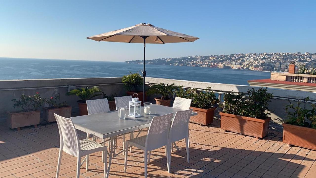 Rooftop In Front Of The Castle Appartement Naples